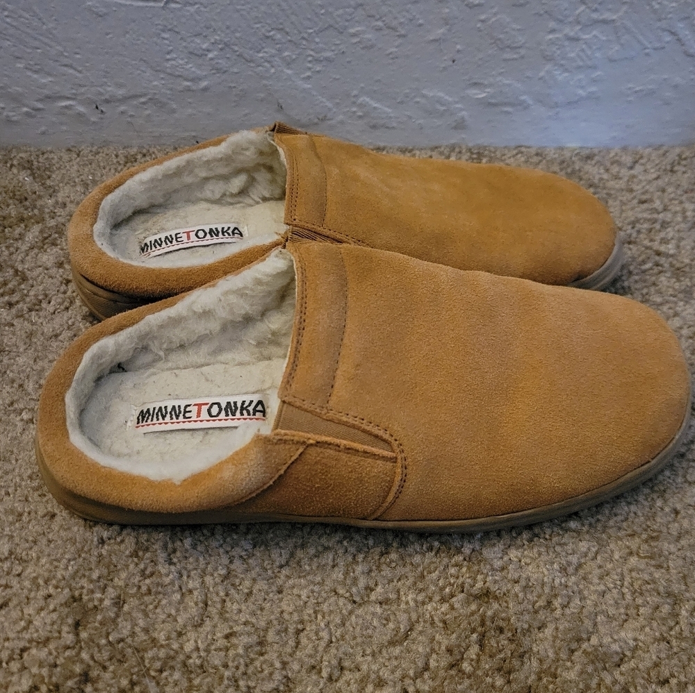 Minnetonka Slippers Size 9